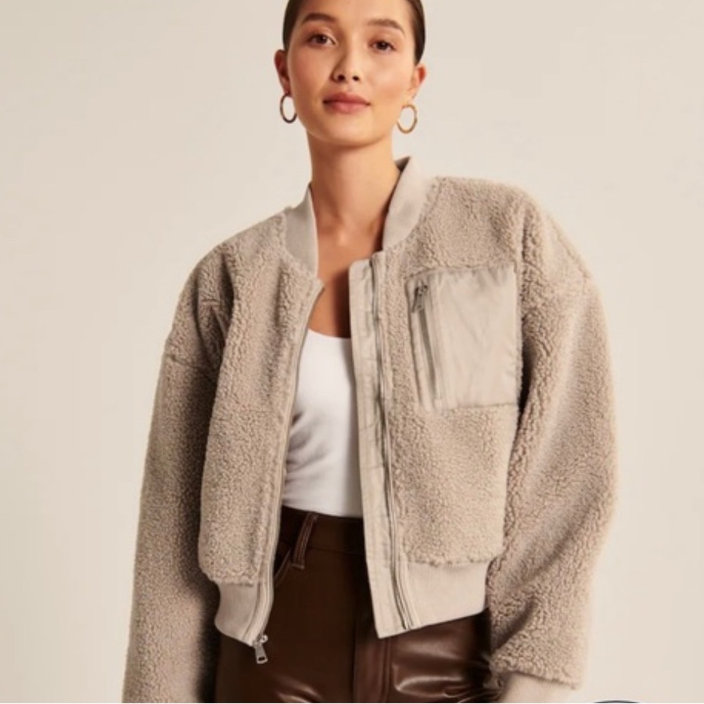 Abercrombie Cropped Sherpa NWOT XS